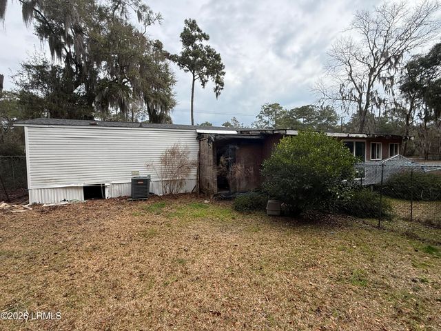 24 Club Bridge Road, St. Helena Island, SC 29920