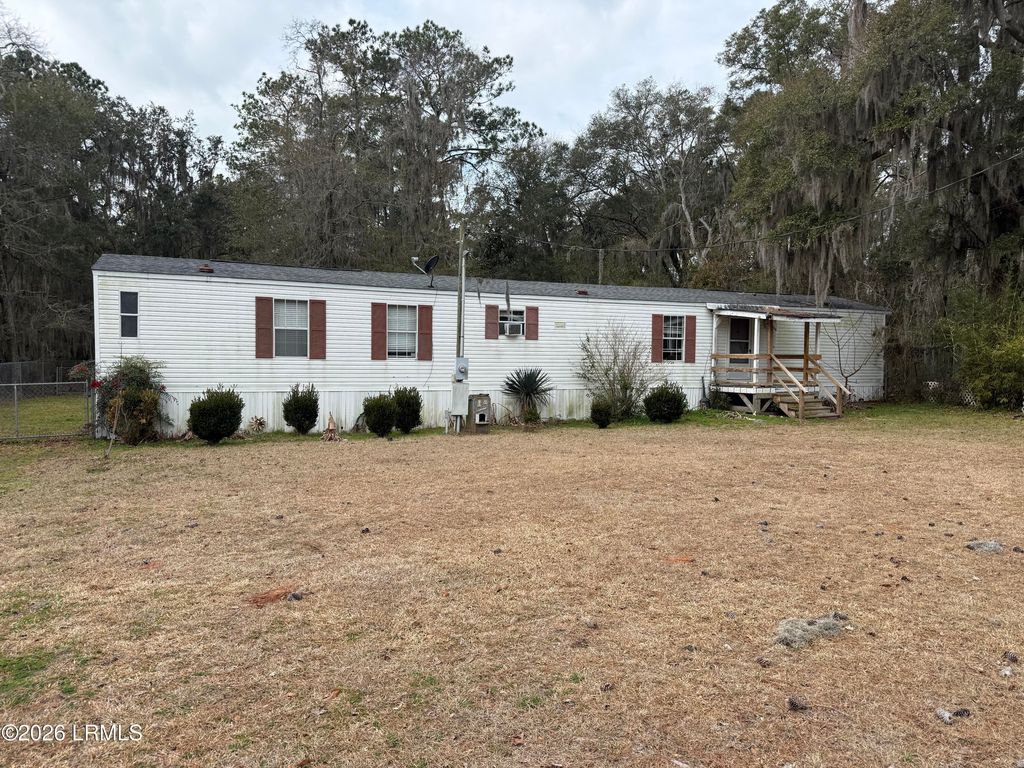 24 Club Bridge Road, St. Helena Island, SC 29920