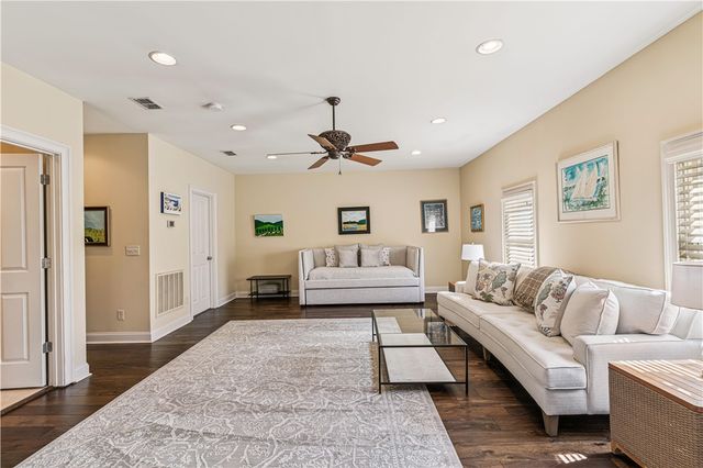 234 McIntosh Ave, St Simons Island, GA 31522