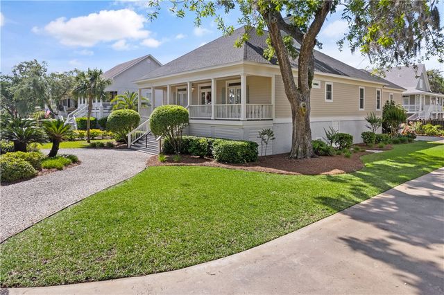 234 McIntosh Ave, St Simons Island, GA 31522