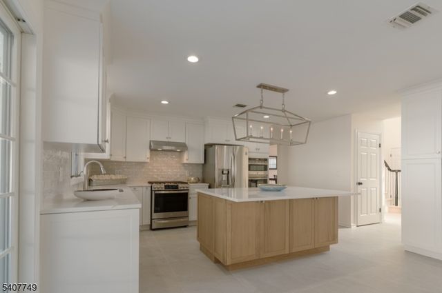 7 Sycamore Way, Warren Twp., NJ 07059