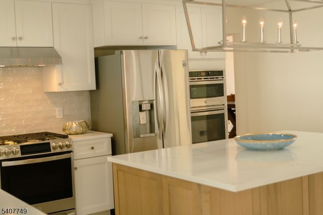 7 Sycamore Way, Warren Twp., NJ 07059