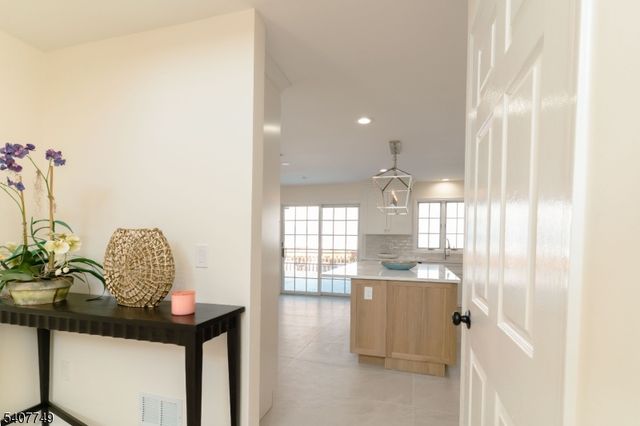 7 Sycamore Way, Warren Twp., NJ 07059