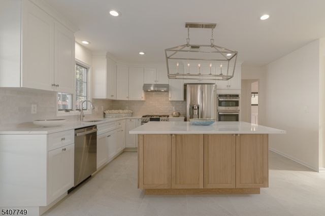 7 Sycamore Way, Warren Twp., NJ 07059