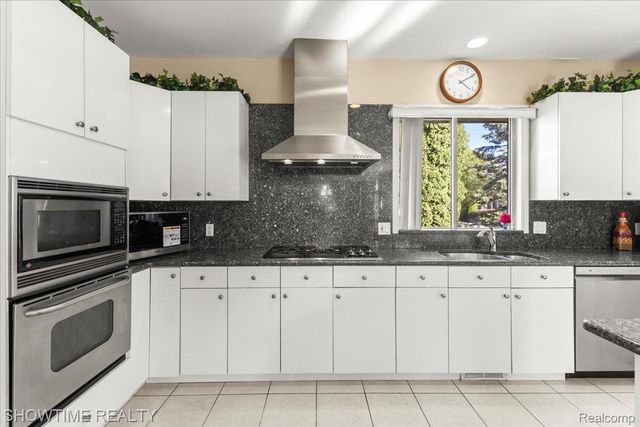 13676 Timberwyck Drive, Shelby Charter Township, MI 48315