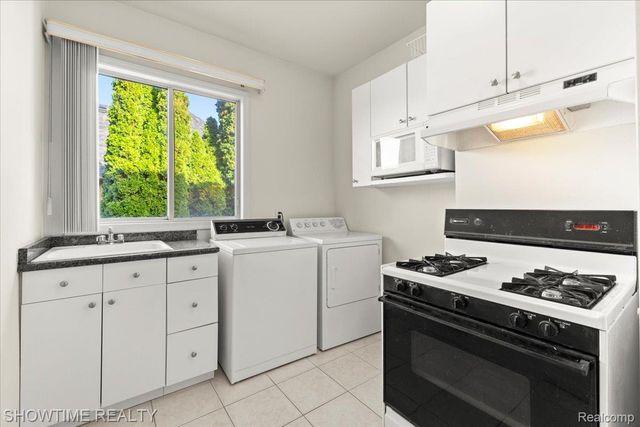 13676 Timberwyck Drive, Shelby Charter Township, MI 48315