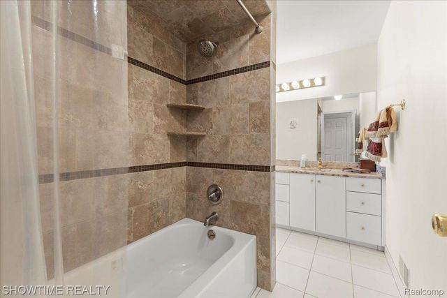 13676 Timberwyck Drive, Shelby Charter Township, MI 48315