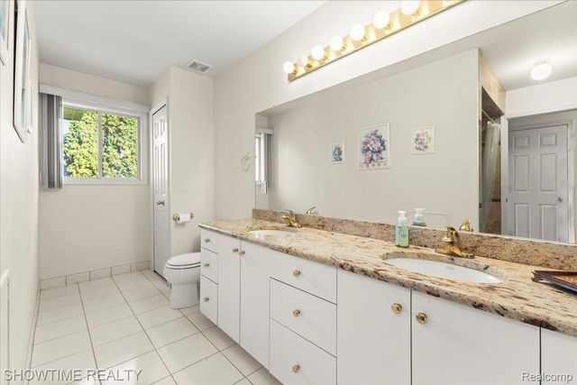 13676 Timberwyck Drive, Shelby Charter Township, MI 48315