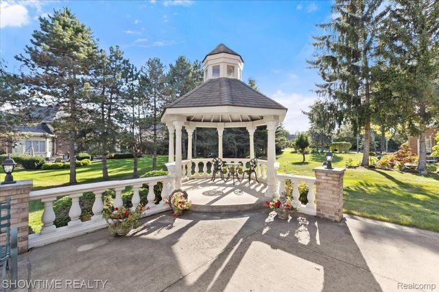 13676 Timberwyck Drive, Shelby Charter Township, MI 48315