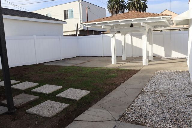 1917 W 74th, Los Angeles, CA 90047