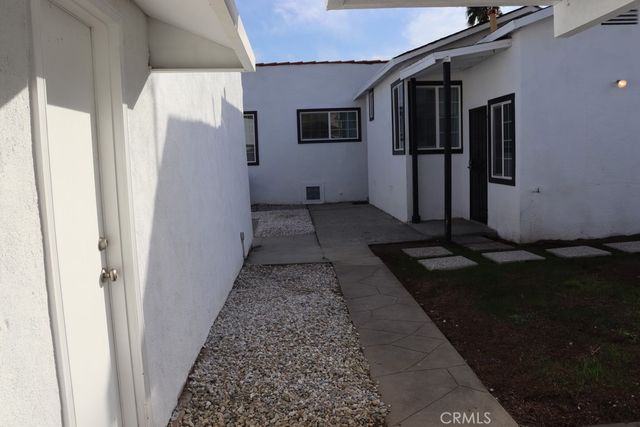 1917 W 74th, Los Angeles, CA 90047