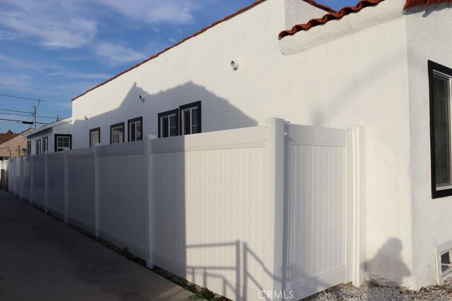 1917 W 74th, Los Angeles, CA 90047