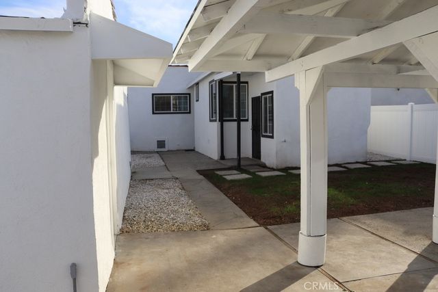 1917 W 74th, Los Angeles, CA 90047