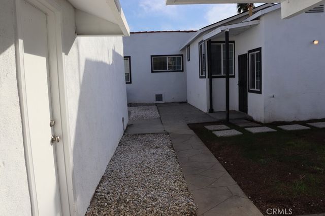 1917 W 74th, Los Angeles, CA 90047