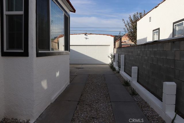 1917 W 74th, Los Angeles, CA 90047