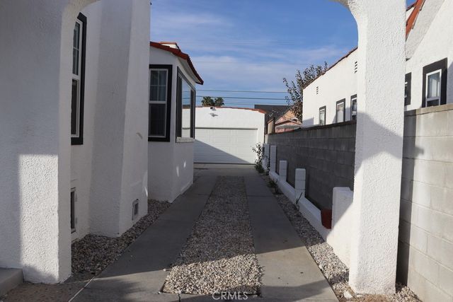 1917 W 74th, Los Angeles, CA 90047