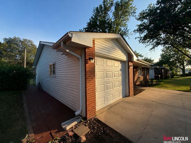 6701 Vine Street, Lincoln, NE 68505