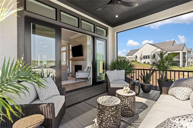 13719 Pembroke Lane, Leawood, KS 66224