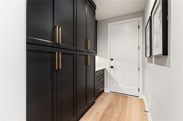 13719 Pembroke Lane, Leawood, KS 66224