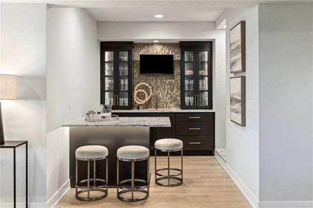 13719 Pembroke Lane, Leawood, KS 66224