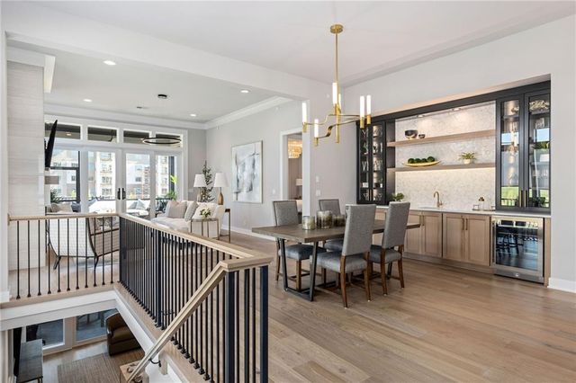 13719 Pembroke Lane, Leawood, KS 66224