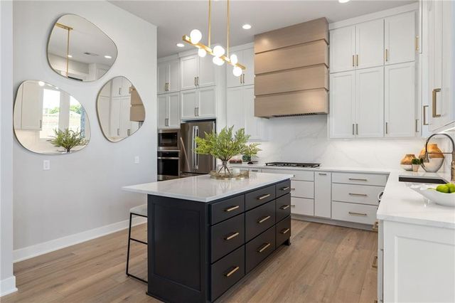 13719 Pembroke Lane, Leawood, KS 66224