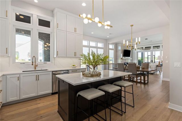 13719 Pembroke Lane, Leawood, KS 66224