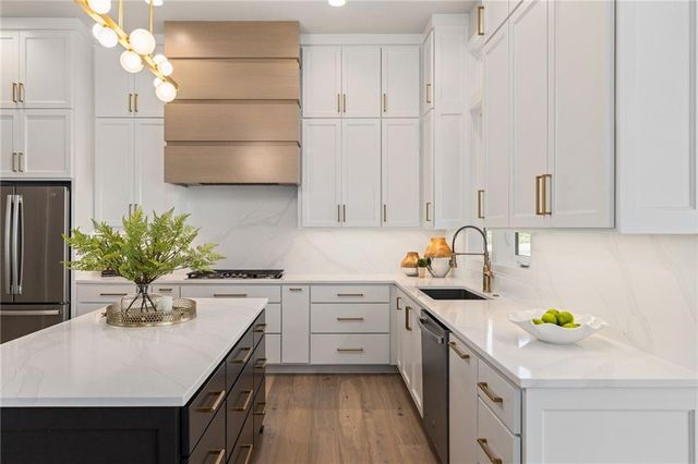 13719 Pembroke Lane, Leawood, KS 66224