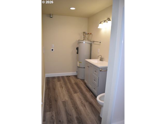 8316 Se RAYMOND Ct, Portland, OR 97266