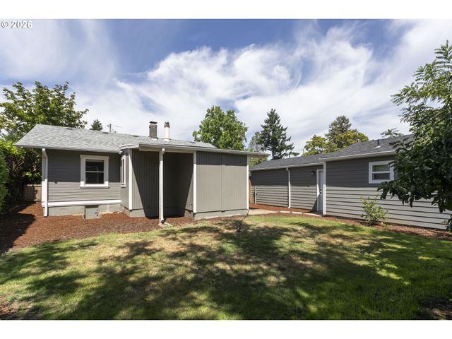 8316 Se RAYMOND Ct, Portland, OR 97266