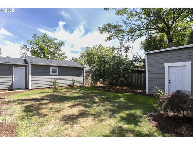 8316 Se RAYMOND Ct, Portland, OR 97266