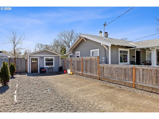 8316 Se RAYMOND Ct, Portland, OR 97266