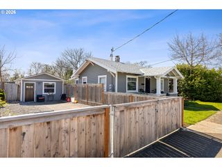 8316 Se RAYMOND Ct, Portland, OR 97266