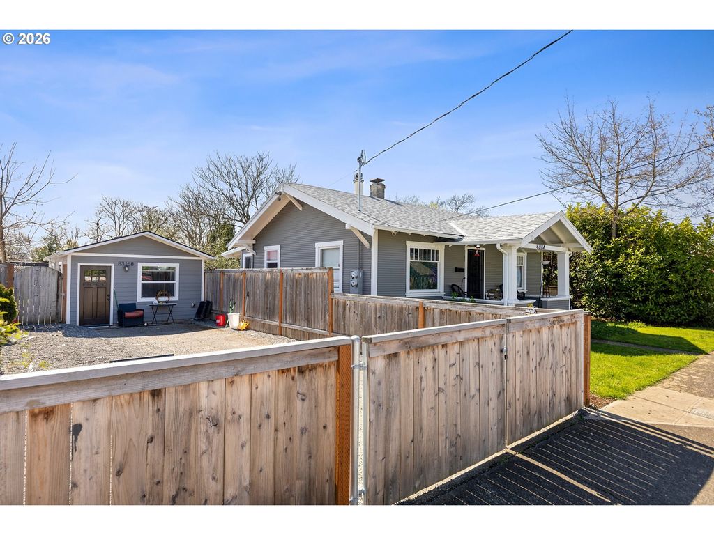 8316 Se RAYMOND Ct, Portland, OR 97266