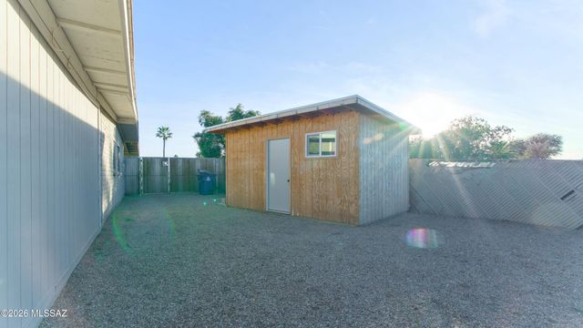 6950 N Comet Court, Tucson, AZ 85741