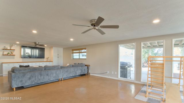 6950 N Comet Court, Tucson, AZ 85741