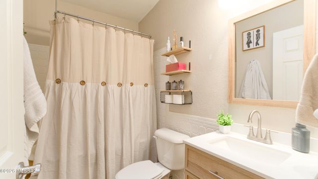 6950 N Comet Court, Tucson, AZ 85741