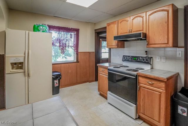 370 E Tallmadge Avenue, Akron, OH 44310