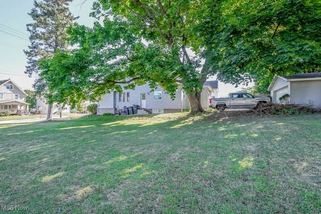 370 E Tallmadge Avenue, Akron, OH 44310