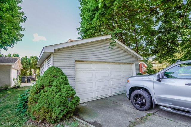 370 E Tallmadge Avenue, Akron, OH 44310