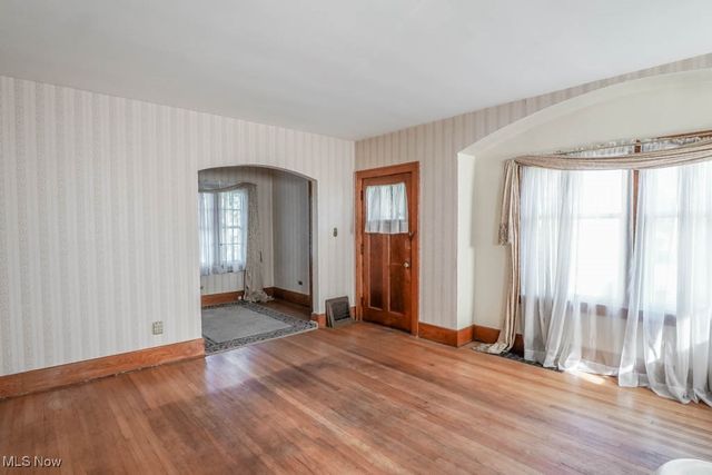 370 E Tallmadge Avenue, Akron, OH 44310