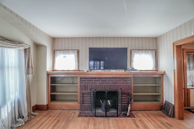 370 E Tallmadge Avenue, Akron, OH 44310