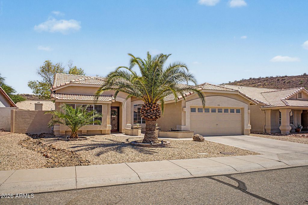 5975 W ALAMEDA Road, Glendale, AZ 85310 — exterior