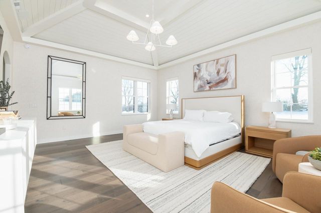 1829 W Mill ROAD, Jackson, WI 53037