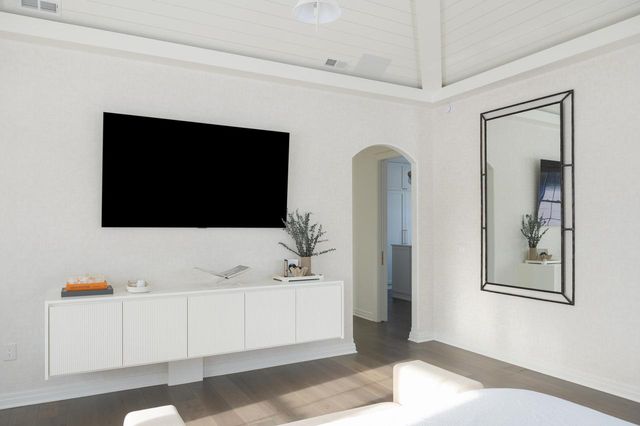 1829 W Mill ROAD, Jackson, WI 53037