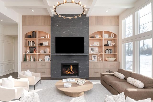 1829 W Mill ROAD, Jackson, WI 53037