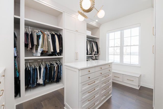 1829 W Mill ROAD, Jackson, WI 53037