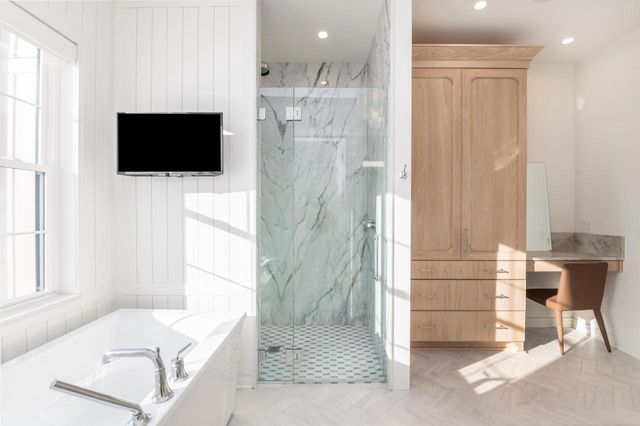 1829 W Mill ROAD, Jackson, WI 53037