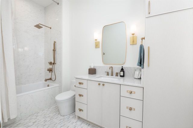 1829 W Mill ROAD, Jackson, WI 53037