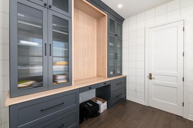 1829 W Mill ROAD, Jackson, WI 53037